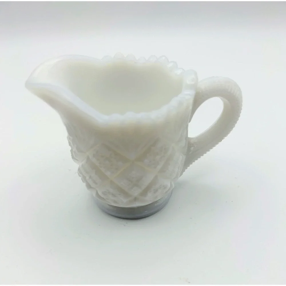 Vintage White Milk Glass Creamer Diamond Point Fan Pattern Scallop Sawtooth‎ Rim
